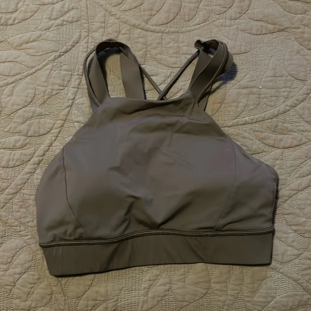 EUC Lululemon bra with removable cups - Picture 1 of 5